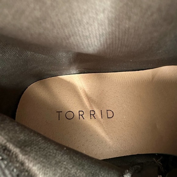 NWOB Torrid size 8 zip up mid calf boots taupe wide calf double buckle moto - Picture 5 of 7